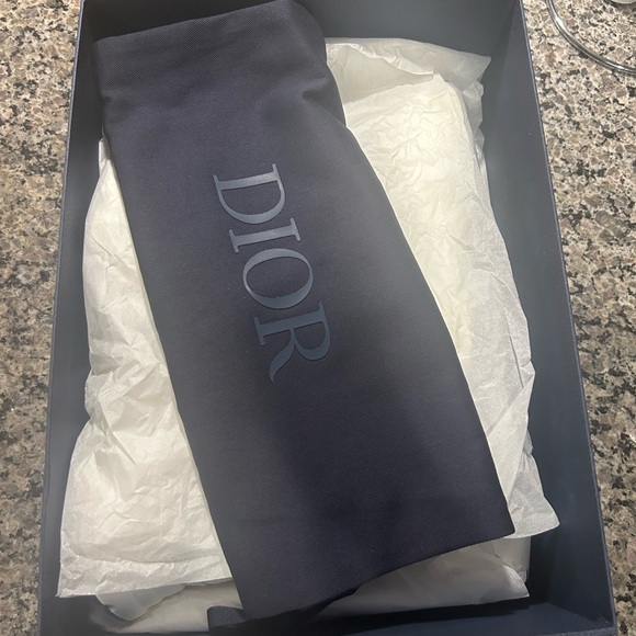 these are a size 7 in men dior sneakers i ordered them from neiman marcus. white - Picture 3 of 7